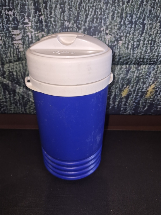 Igloo Other - Vintage 1997 Igloo Legend 1-Quart Water Cooler Jug - Blue/White (No Strap)